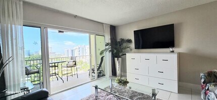 1200 Hibiscus Ave in Pompano Beach, FL - Building Photo - Building Photo