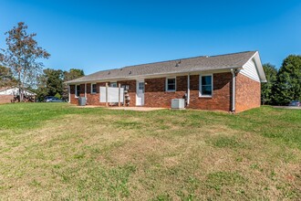 143 Sherman Dr in Boiling Springs, SC - Building Photo - Building Photo