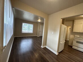 732 Bieber Ave NE in Salem, OR - Building Photo - Building Photo