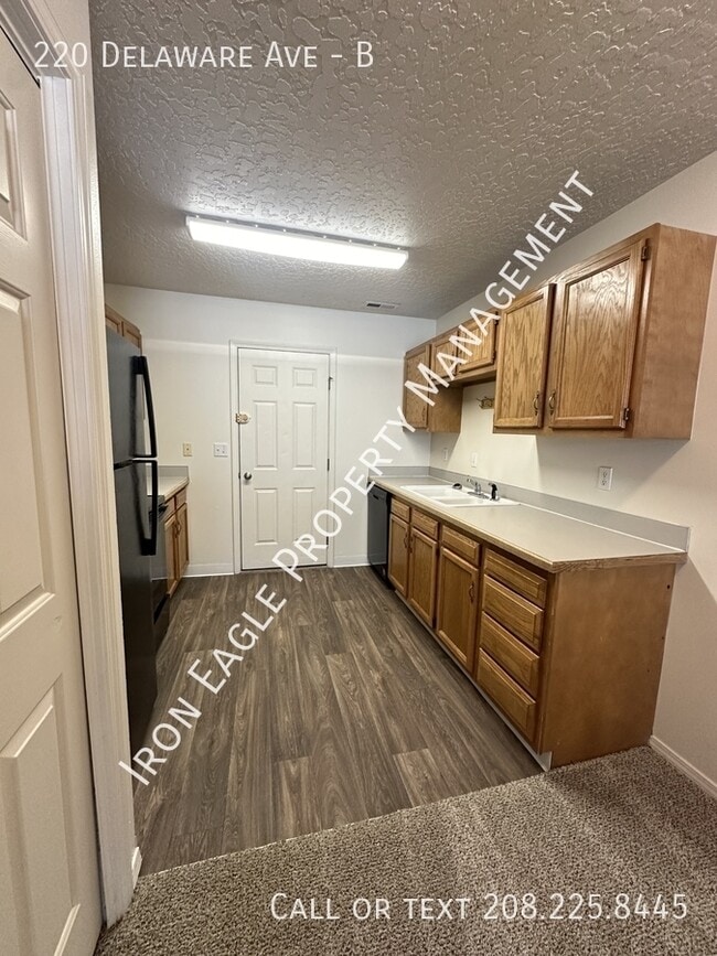 220 Delaware Ave in Nampa, ID - Building Photo - Building Photo