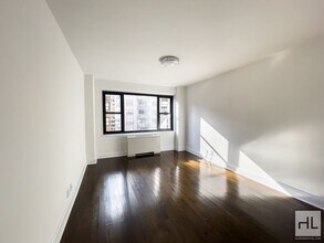 405 E 56th St in New York, NY - Building Photo - Building Photo