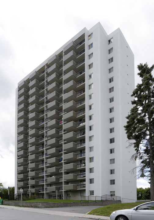 Aspen Towers in Ottawa, ON - Building Photo