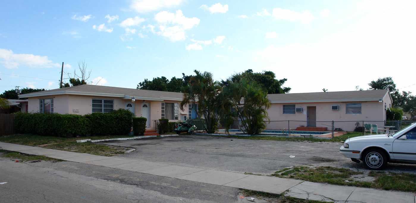 901 N 24th Ave in Hollywood, FL - Building Photo