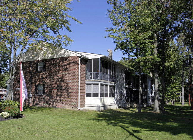 Crestwood Square Apartments in Hamilton, NJ - Building Photo - Building Photo