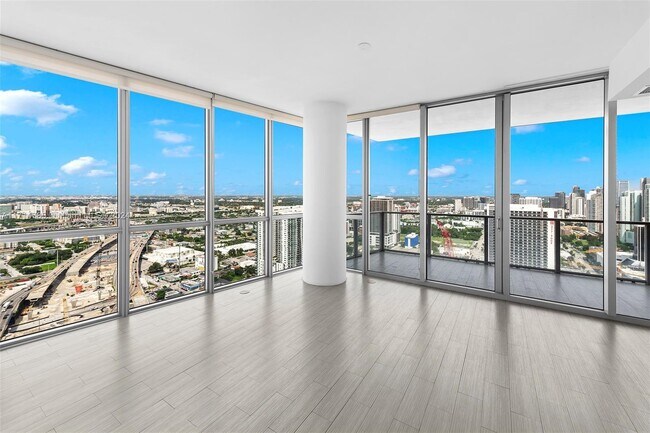 1100 Biscayne Blvd, Unit 4308 in Miami, FL - Foto de edificio - Building Photo