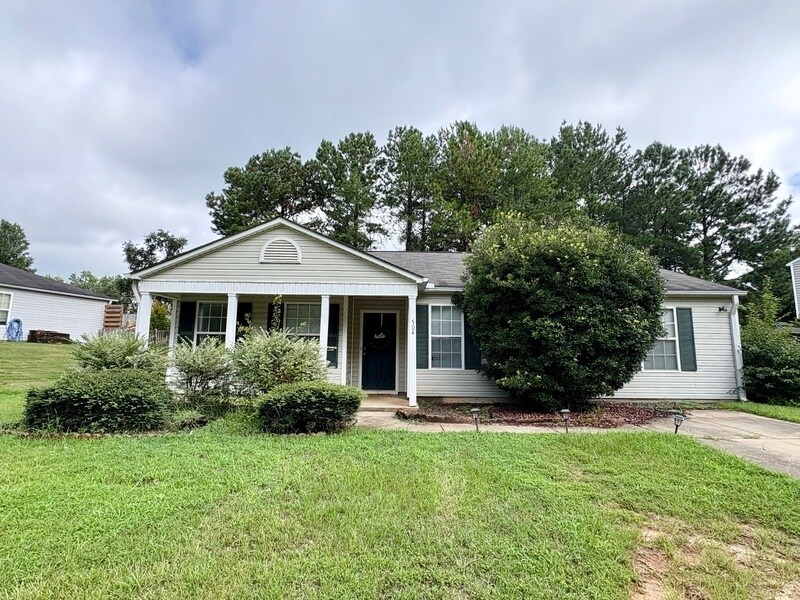 504 Kingsman Ln in Easley, SC - Building Photo