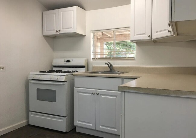 3508 Crestmore Rd in Jurupa Valley, CA - Building Photo - Building Photo