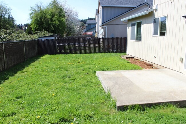 33031 NW Meersburg St in Scappoose, OR - Building Photo - Building Photo