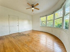 315 W 28th St, Unit 1 in Miami Beach, FL - Foto de edificio - Building Photo