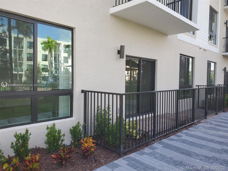 8301 NW 41st St in Doral, FL - Building Photo