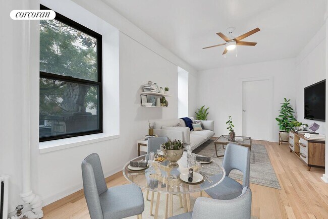 300 W 17th St in New York, NY - Building Photo - Building Photo