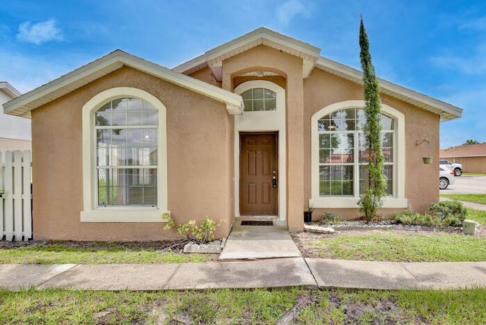 2454 Harbor Town Dr in Kissimmee, FL - Building Photo