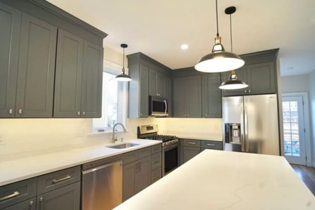75 Wareham St, Unit 1 in Medford, MA - Foto de edificio - Building Photo