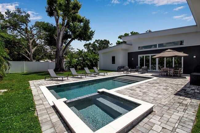 2231 Wood St in Sarasota, FL - Building Photo - Building Photo