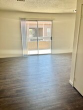 1750 Karen Ave in Las Vegas, NV - Building Photo - Building Photo