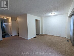 35 Dawson Crescent in Brampton, ON - Building Photo - Building Photo