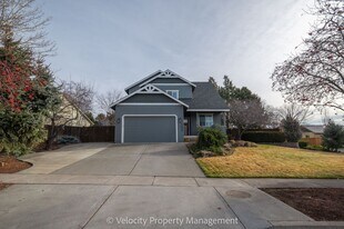 63466 Crestview Dr in Bend, OR - Building Photo