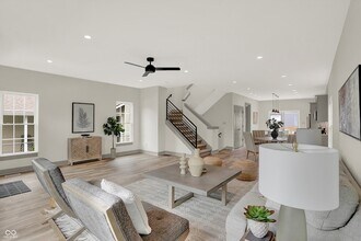 220 Sanders St in Indianapolis, IN - Foto de edificio - Building Photo