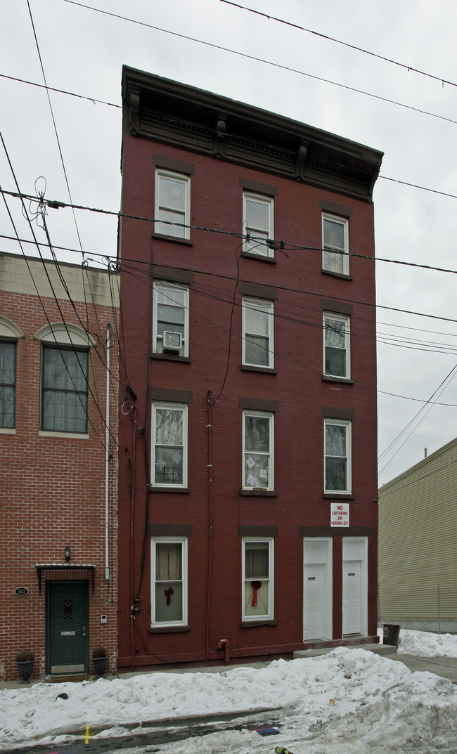 300 6th St in Jersey City, NJ - Building Photo - Building Photo