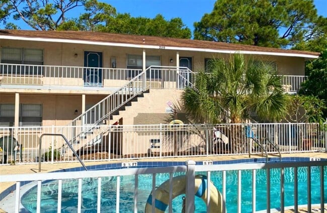 property at 209 Northwest Jefferson Cir N