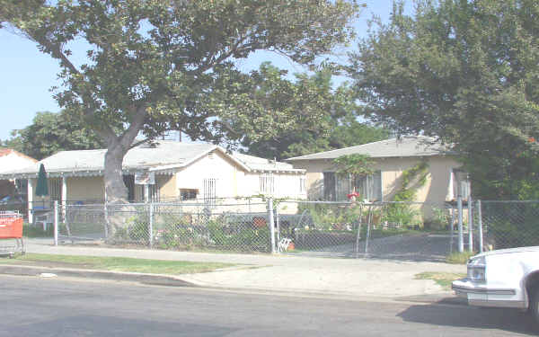 5885-5891 Quinn St in Bell Gardens, CA - Foto de edificio