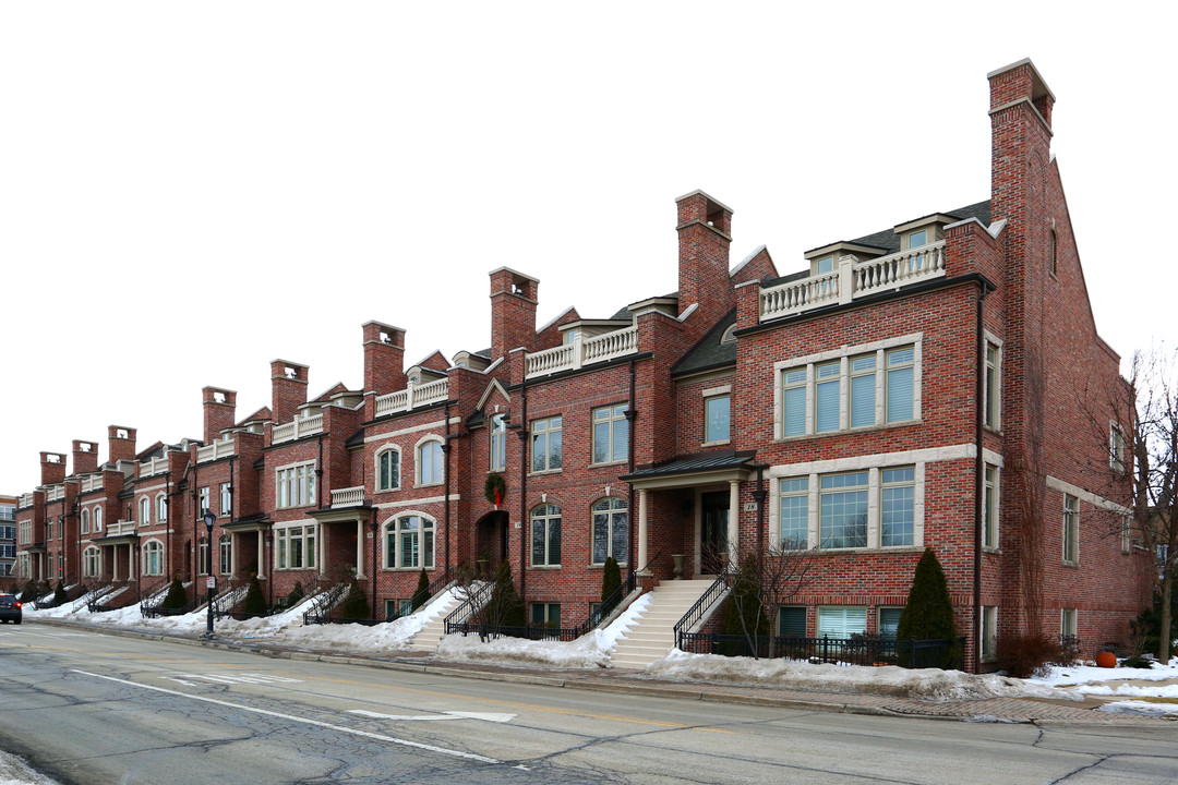 2-66 N Smith St in Palatine, IL - Foto de edificio