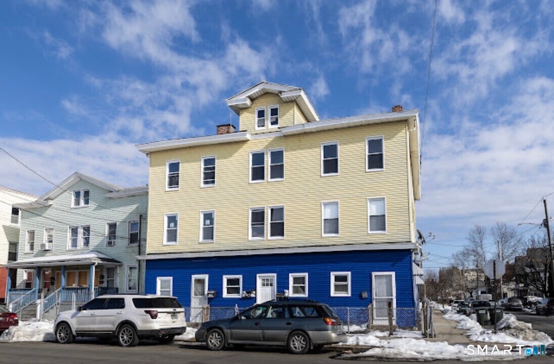 1220 Pembroke St in Bridgeport, CT - Building Photo