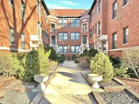 1309 Oak Ave, Unit W2 in Evanston, IL - Building Photo