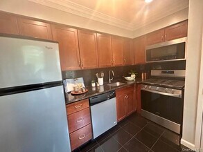 45 Country Club Dr in Coram, NY - Foto de edificio - Building Photo