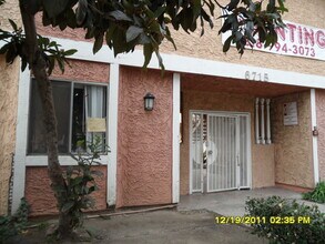 6715 Woodley Ave, Unit 27 in Los Angeles, CA - Foto de edificio - Building Photo