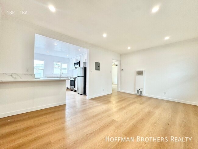 property at 1518 Laurel Canyon Blvd