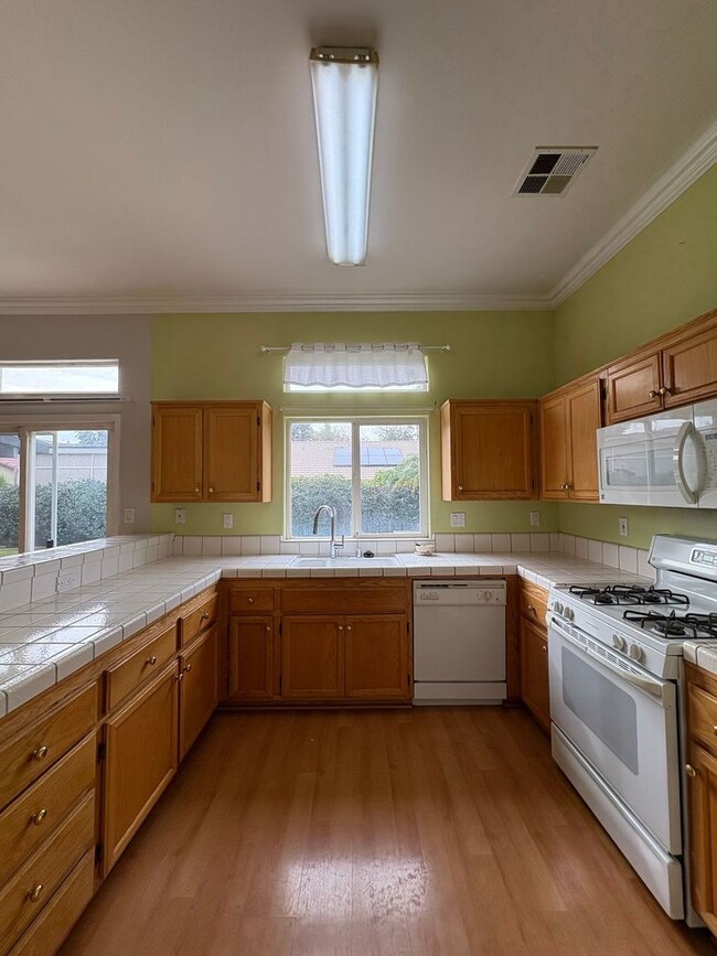 6805 Leaf Valley Dr in Bakersfield, CA - Building Photo - Building Photo