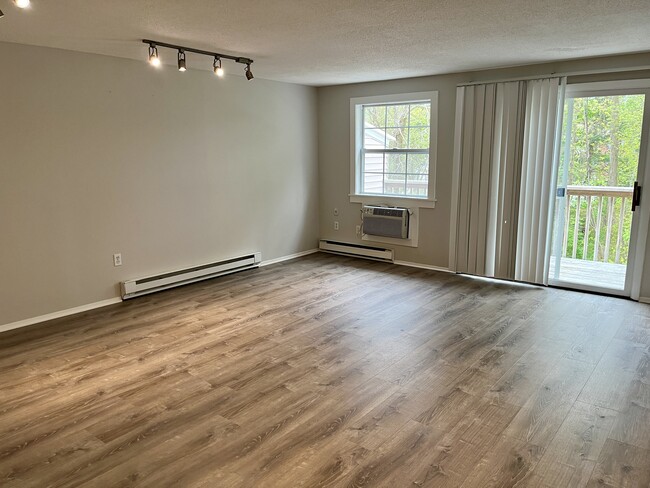 83 Heather Rdg, Unit 83 Heather Ridge in Shelton, CT - Building Photo - Building Photo