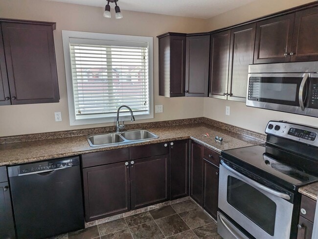 5004-5004 James Hill Rd in Regina, SK - Building Photo - Building Photo