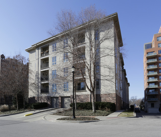 Plaza Pavilion in Kansas City, MO - Building Photo - Building Photo