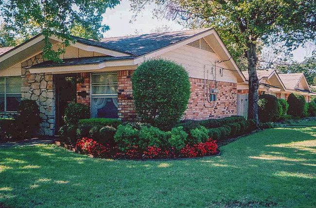 North Preston Apartments in Ennis, TX - Building Photo - Other