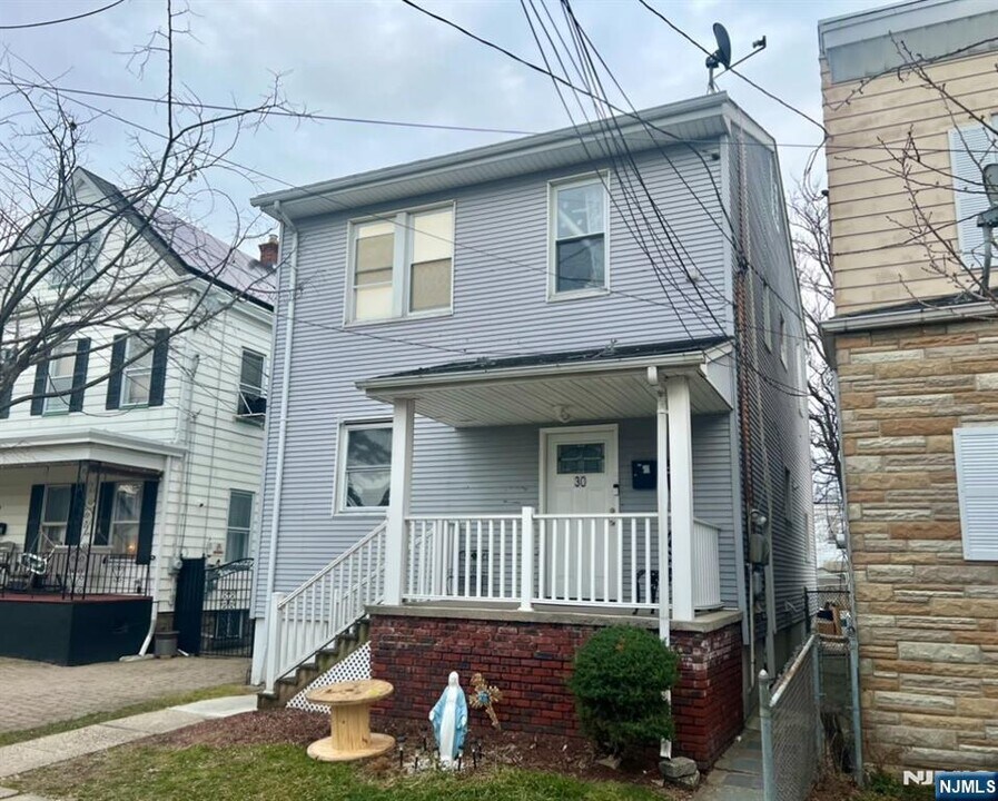 30 Salter Pl in Belleville, NJ - Building Photo