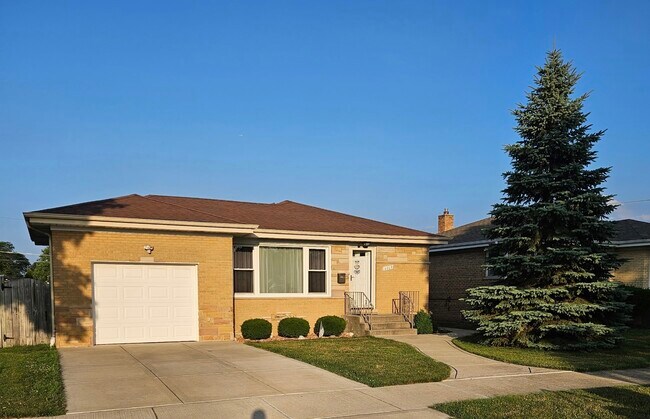 8809 Oleander Ave in Morton Grove, IL - Building Photo - Building Photo
