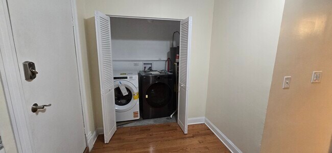 6323 S Saint Lawrence Ave, Unit 1 in Chicago, IL - Building Photo - Building Photo