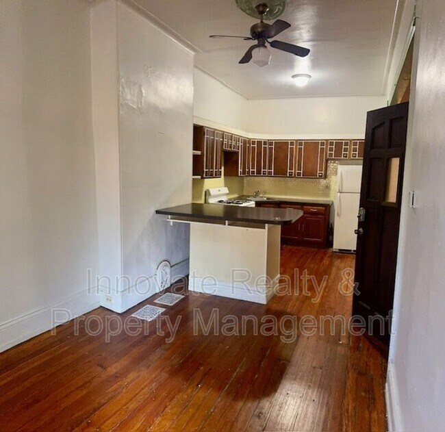 4416 Locust Ave in Philadelphia, PA - Building Photo - Building Photo