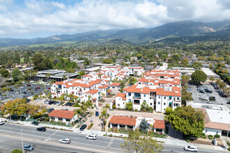 3714 State St in Santa Barbara, CA - Foto de edificio - Building Photo