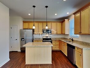 206 Honey Locust Ln in Commercial Point, OH - Building Photo - Building Photo