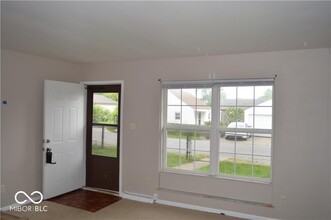 550 Cleveland St in Beech Grove, IN - Foto de edificio - Building Photo