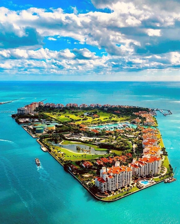 19133 Fisher Island Dr in Miami, FL - Building Photo