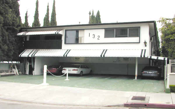 132 N Swall Dr in Los Angeles, CA - Foto de edificio - Building Photo