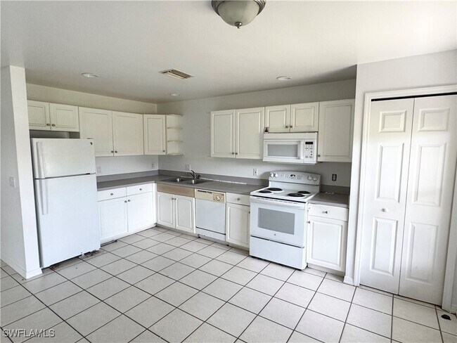 5109 24th St SW in Lehigh Acres, FL - Building Photo - Building Photo
