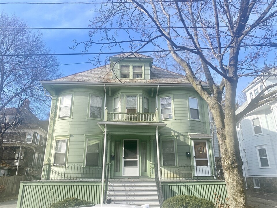 32 Grace St in Malden, MA - Building Photo