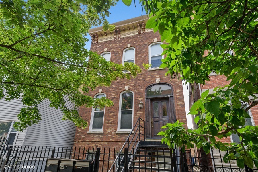 1907 W Race Ave in Chicago, IL - Building Photo