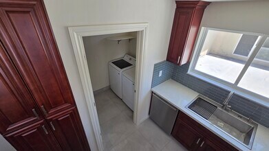 10931 Hayvenhurst Ave in Granada Hills, CA - Building Photo - Building Photo