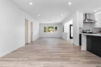 2611 S Bentley Ave in Los Angeles, CA - Foto de edificio - Building Photo